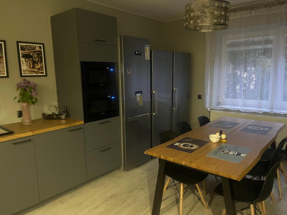 Happy 4 Aparthotel Кросно Екстериор снимка